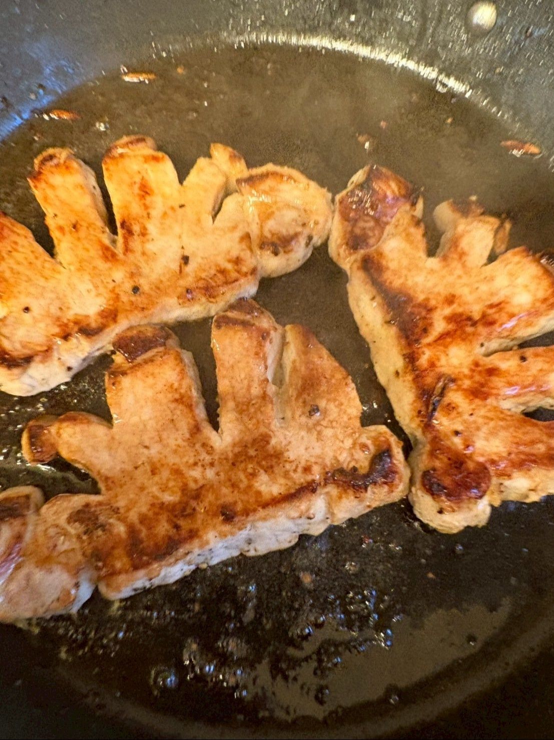 いい感じに焼き目が付いたら一旦取り出してください。