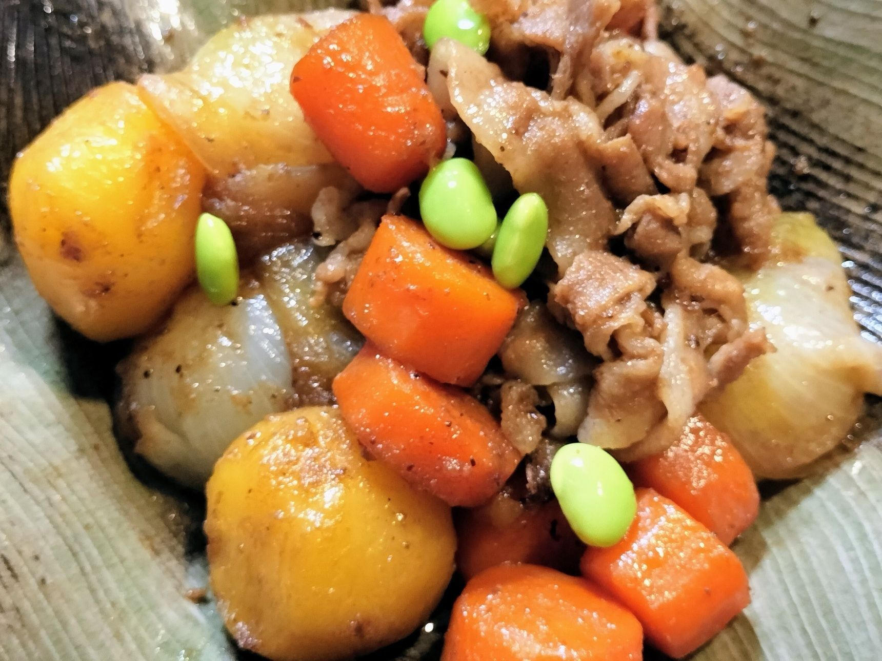 出汁の効いたコク旨肉じゃが！まるごと野菜で作る見た目も可愛い肉じゃが！