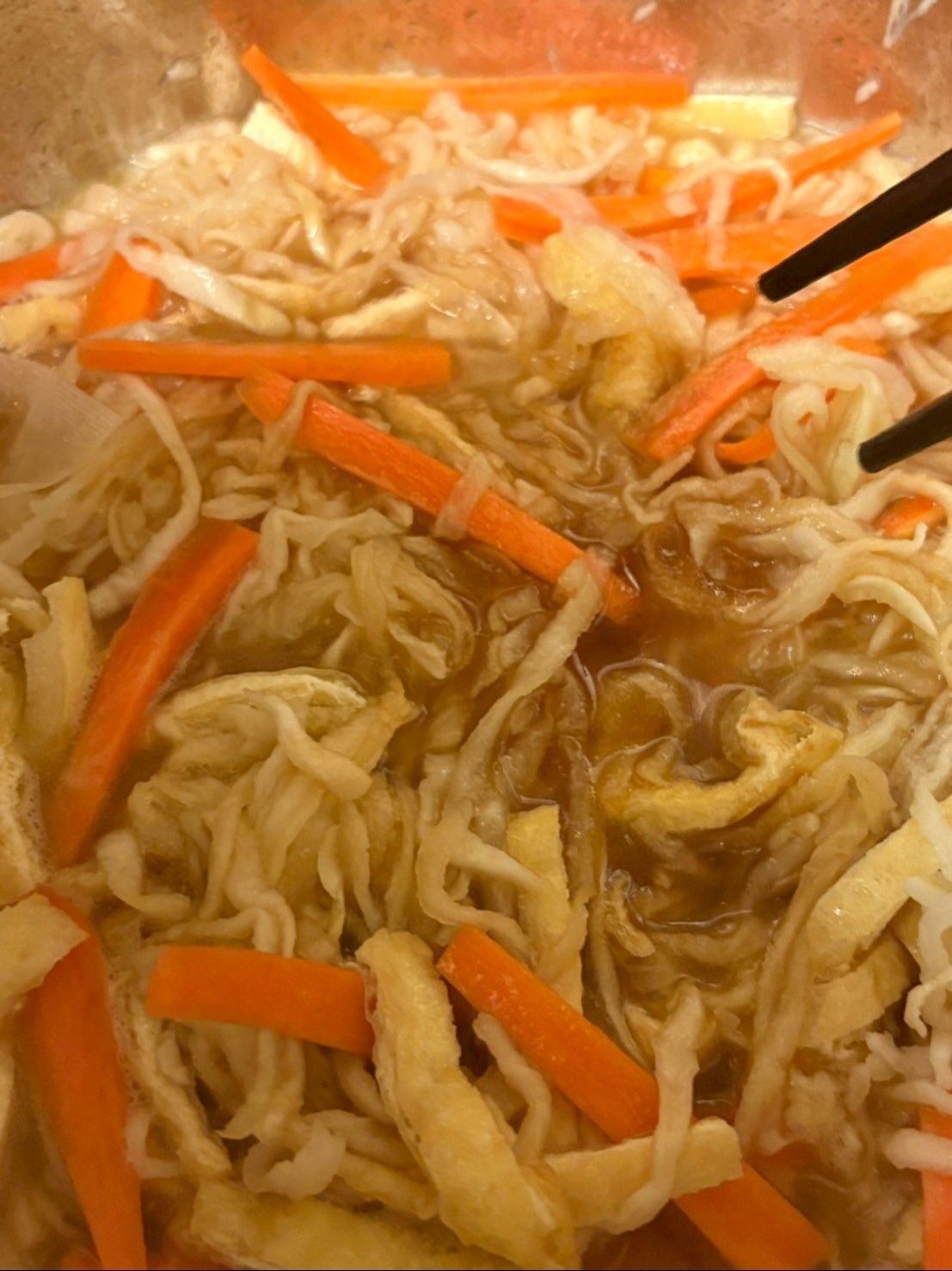 砂糖、醤油、みりん、で甘辛く味を付けます。