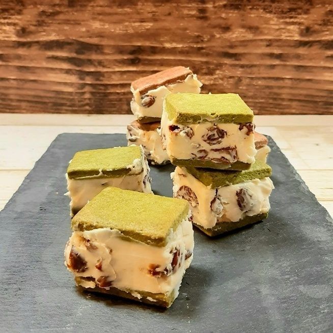 抹茶のレーズンチーズサンド