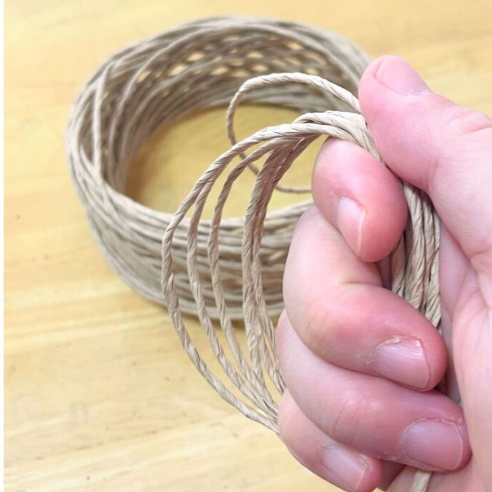 紙ヒモでミニリースを作ります