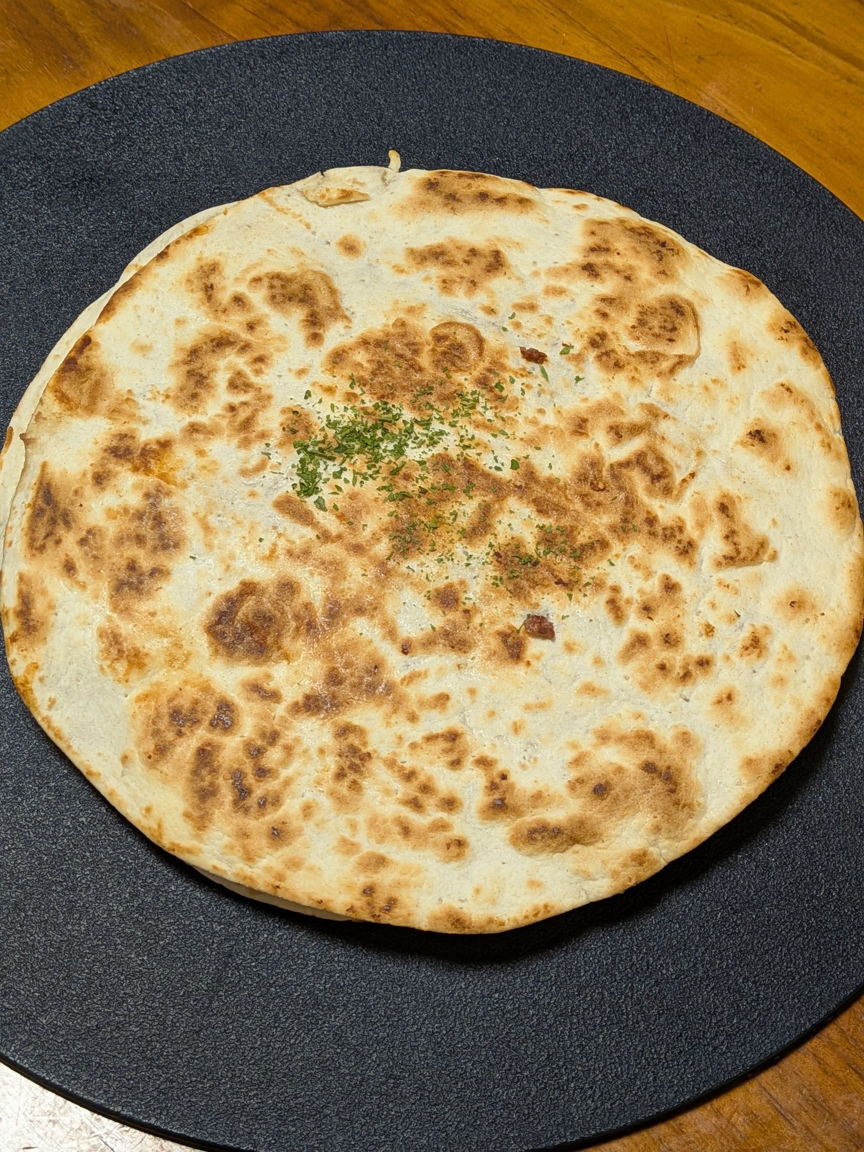 5.ピザカッターでカットすると食べやすく、手に持ちやすいです