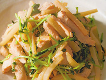 1枚80円の鶏むねで作る「鶏肉と大根のオイスターいため」の作り方。野菜をたっぷりとれるレシピです♪