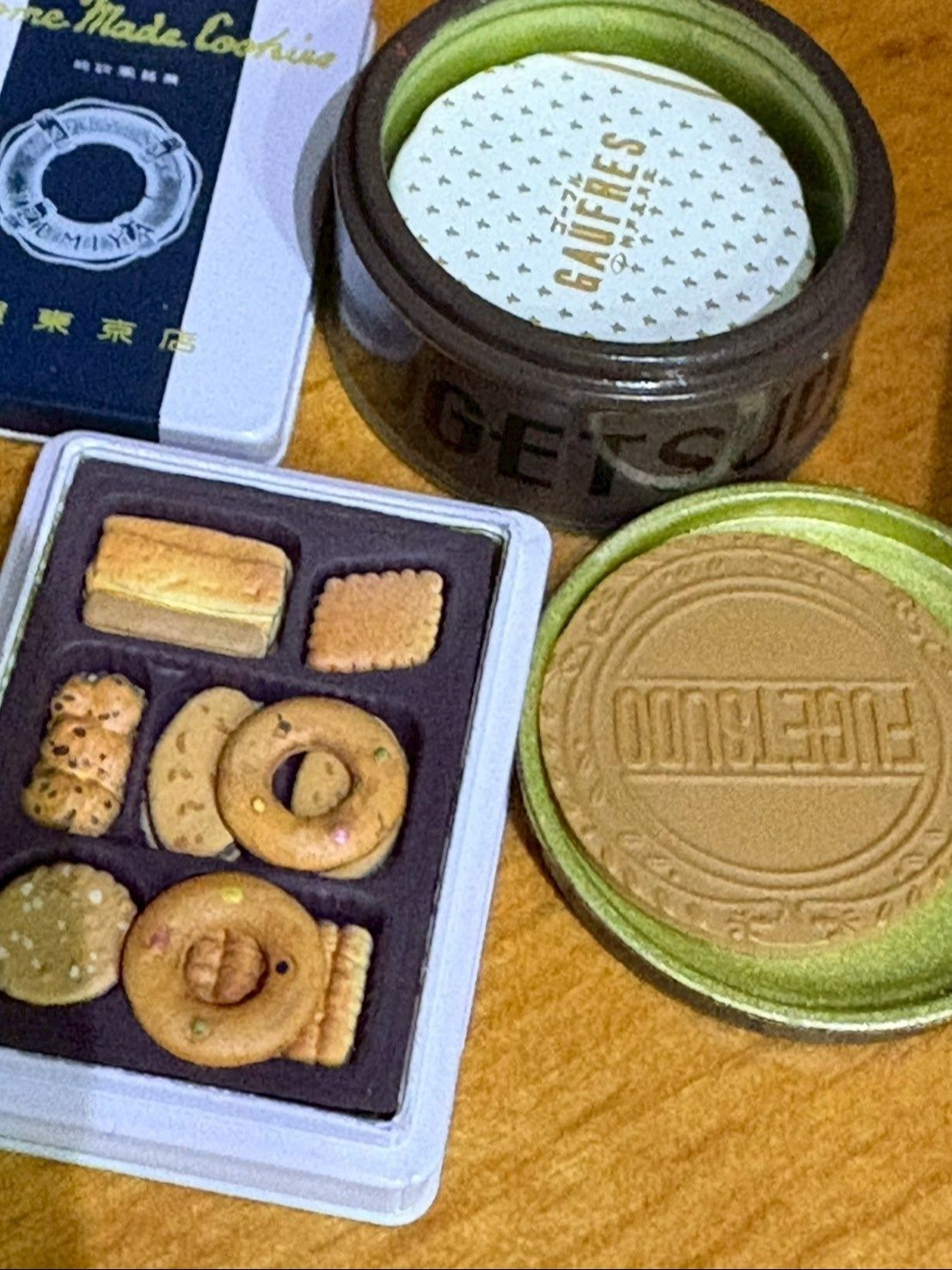 ＜風月堂のゴーフル＞と＜和泉屋のクッキー＞