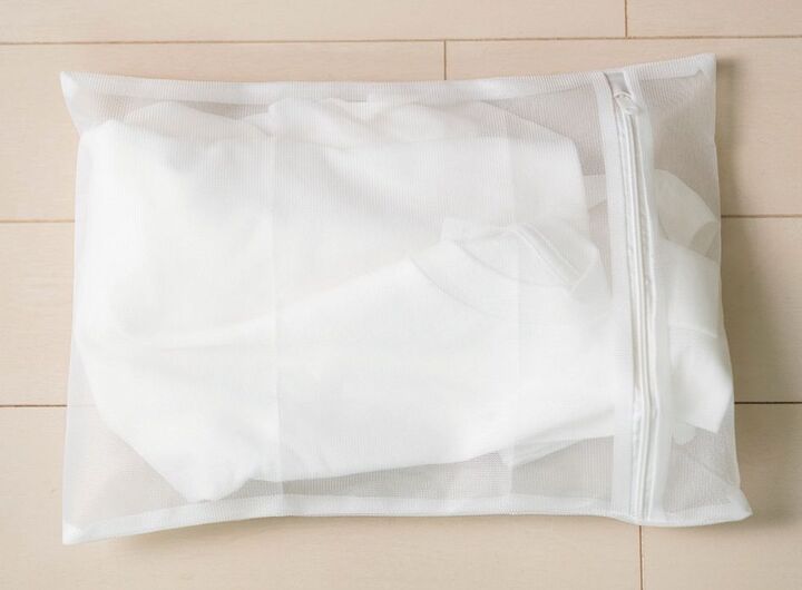 〈洗濯ネット〉その使い方、逆効果かも!プロがやっている「お気に入り服の正しい洗い方」って?