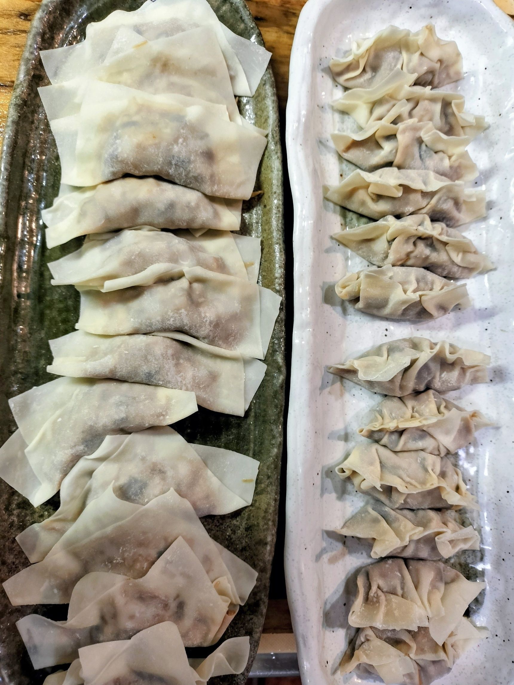 5.焼売の皮で、手順3の餡を包む→揚げ物用はサラダ油でカリッと揚げる→スープ用は、手順4の鍋に入れて煮る