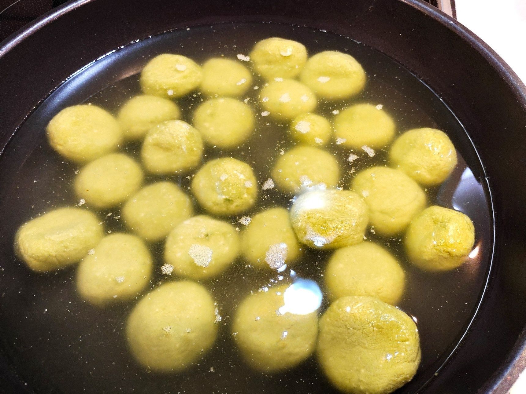 丸めてゆでる