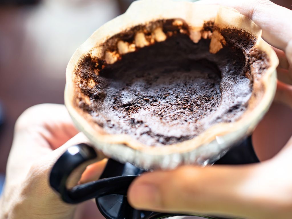 消臭だけじゃない！【コーヒーかす】の驚きの活用術。まさかの美容アイテムに大変身♡