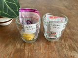 プリンの空き瓶活用アイデア。余った調味料を「見える化」収納