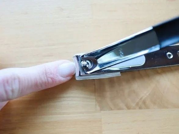 「爪切り」の切れ味を一発で復活させる方法！おうちにあるモノを使って簡単にできるんです♪