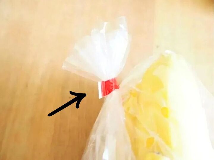 ギーっと引っ張っても取れない「野菜シール」を一発で開ける方法。ハサミもカッターも使いません♪