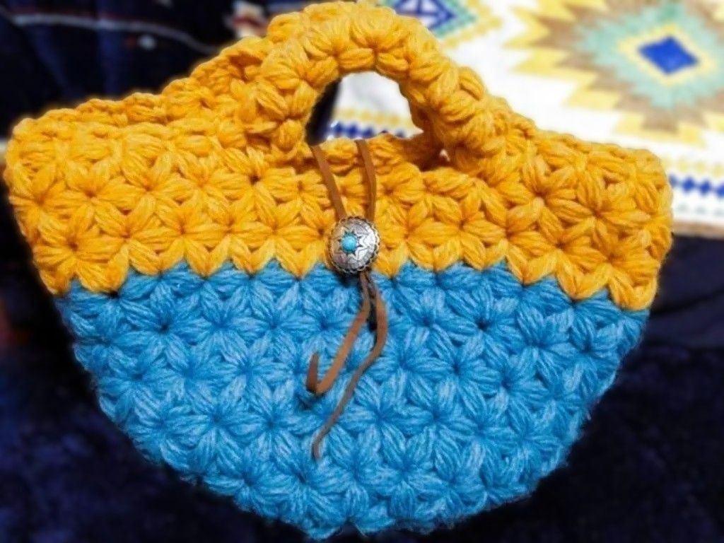 【100均毛糸で作る】ぷっくり模様がかわいいリフ編の「ツートンバッグ」。秋冬のお出かけにおすすめです♪