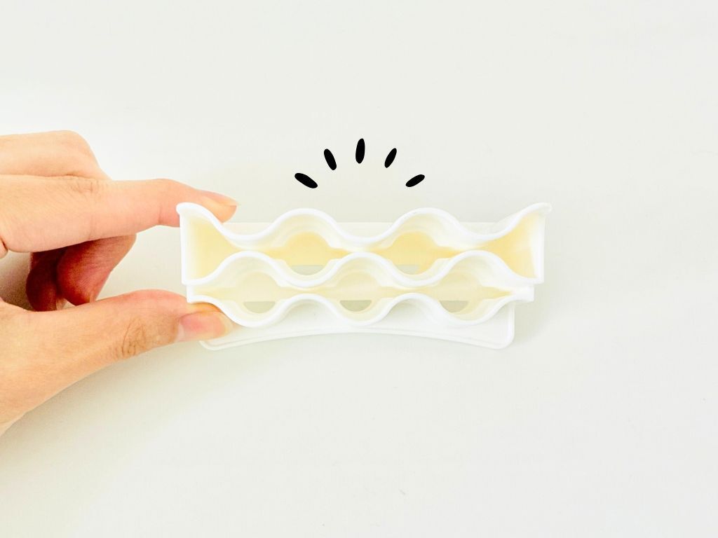 【セリア】この形状がポイント！あるモノ専用の収納グッズですが、ジャストフィットすぎてもはや感動♡