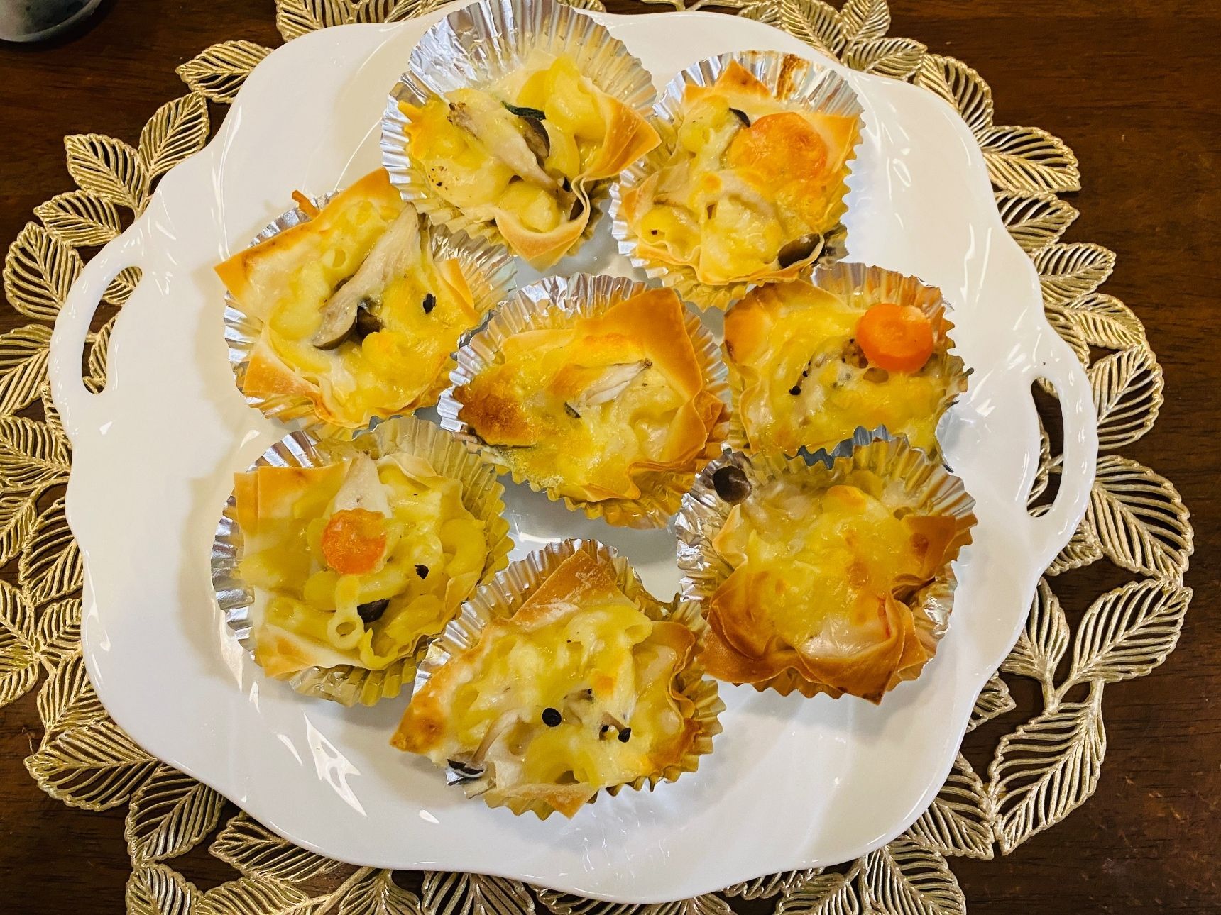 「ワンタンの皮で！ピザ風グラタン」ホワイトソースにはホエー入り〜美味しい〜