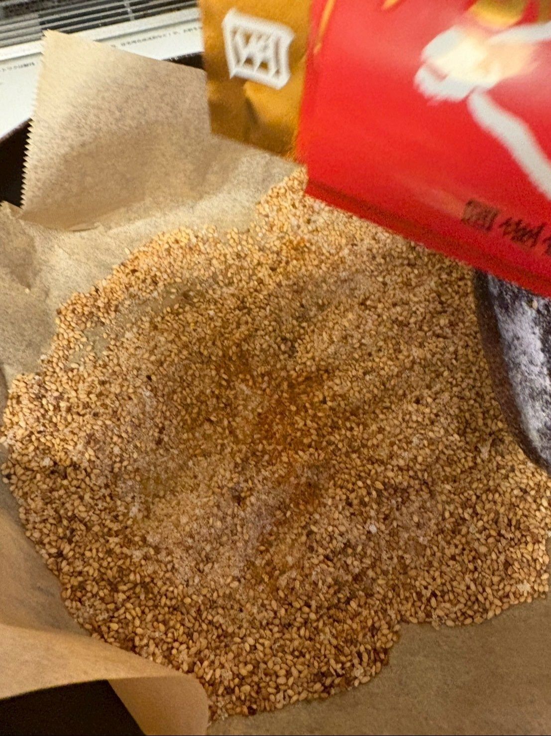 香りづけに七味も加えて煎ります。