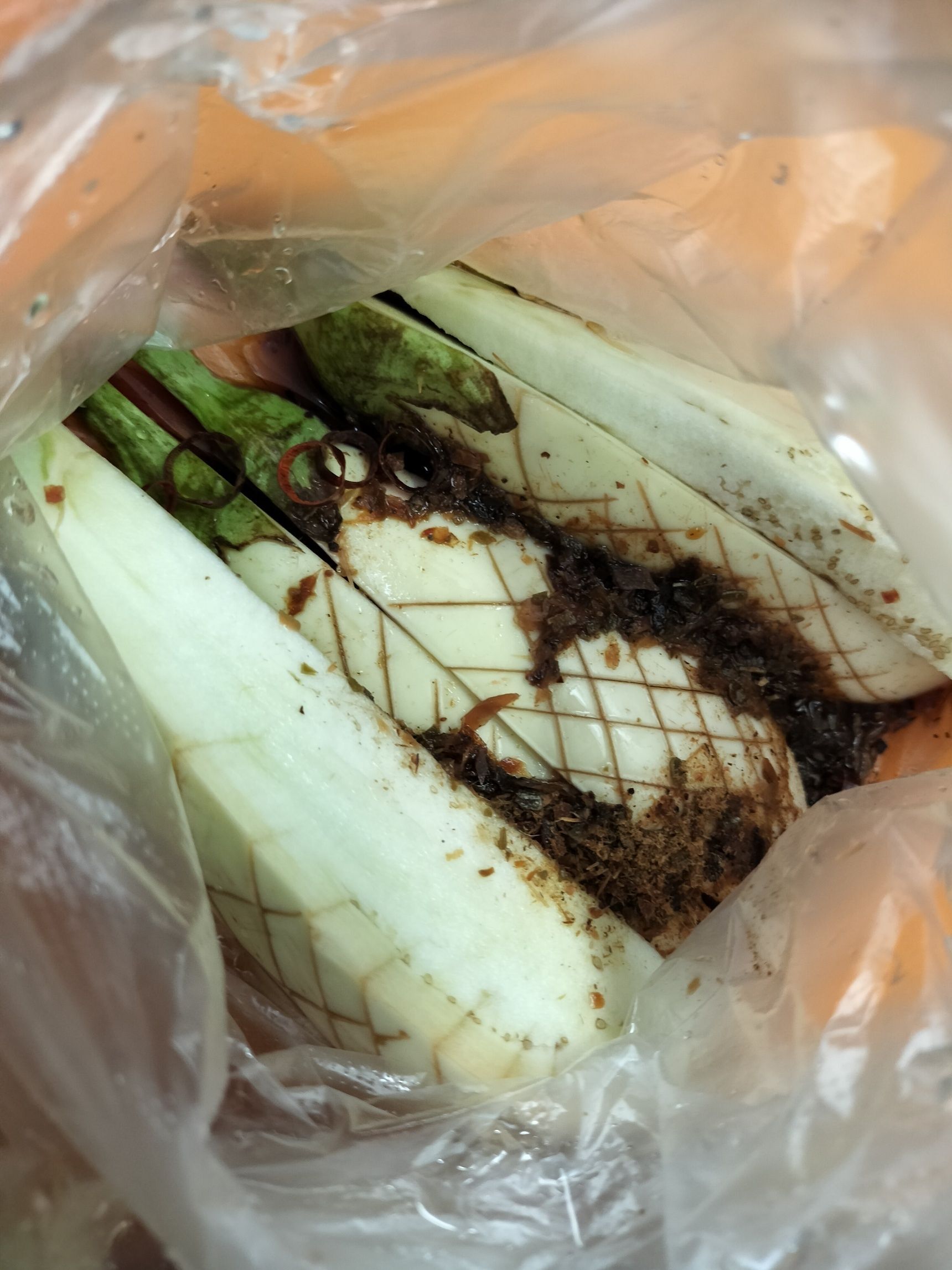 【出汁の効いたピリ辛漬け（醤油味）】