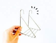 【セリア】フックで引っ掛けるモノではありません。設置してみると…なるほどね～！収納力が爆上がりするグッズでした♪