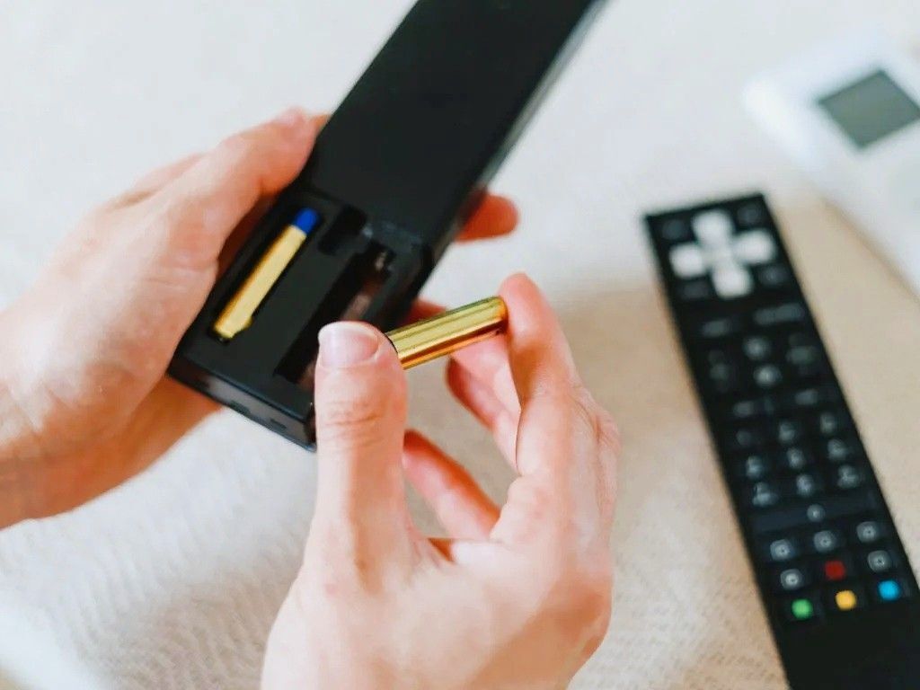 電池切れの乾電池を一時的に&quot;復活&quot;させる方法。捨てちゃう前にやってみて♪