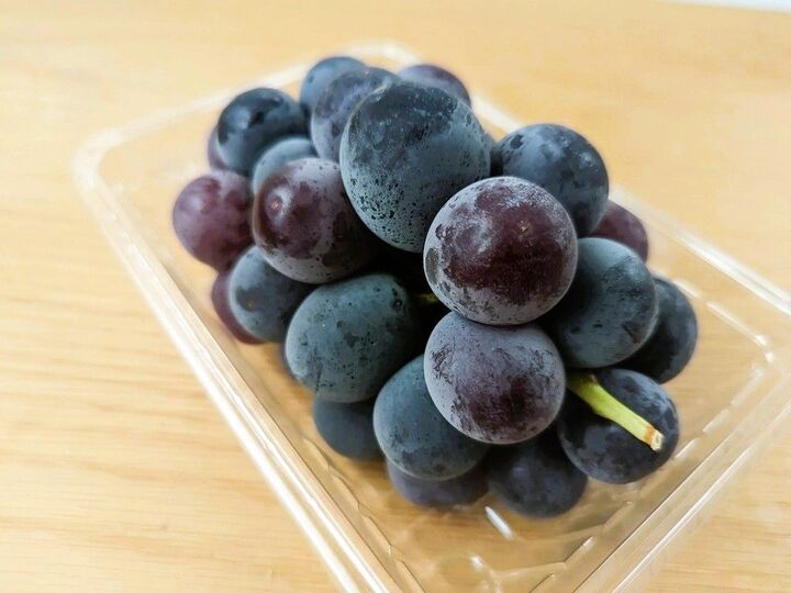 ぶどうの皮、こんなに簡単にむけるなんて!驚きの〈裏ワザ〉3つ試してみた♪