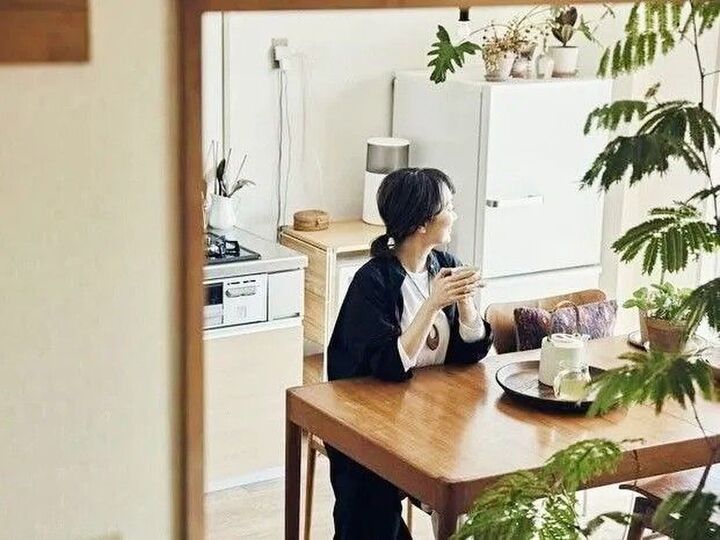 【50代の一人暮らし】こだわりのお気に入り家具が素敵。「築33年の和室」をおしゃれに使いこなすコツ