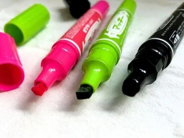 かすれた油性ペンが驚きの"復活"!家にあるモノで簡単にできます。捨てる前に試してみて♪