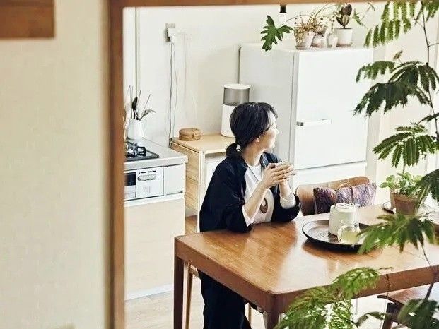 【50代の一人暮らし】こだわりのお気に入り家具が素敵。「築33年の和室」をおしゃれに使いこなすコツ