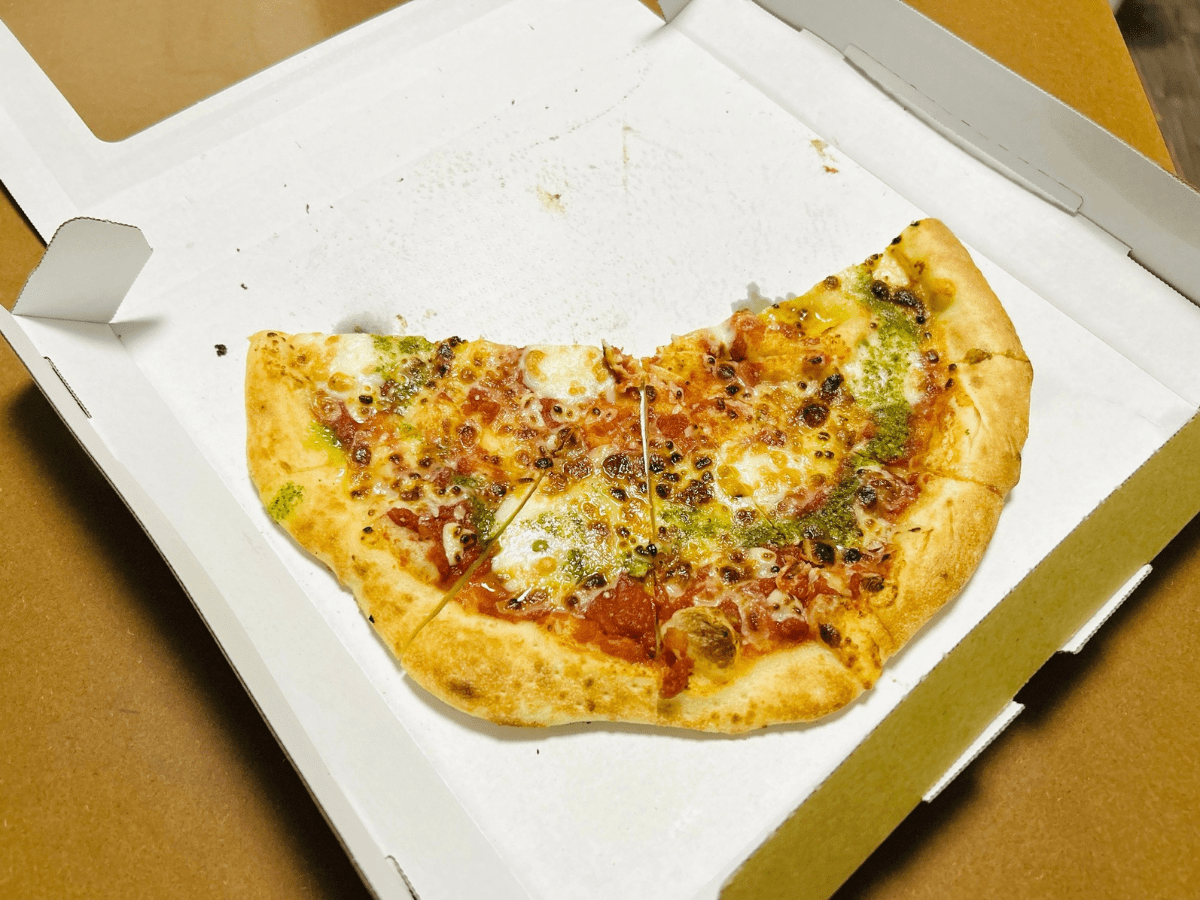 ピザの大箱、折ってみたら…冷蔵庫にそのまま入る〈ピザ用小箱〉が便利すぎる！