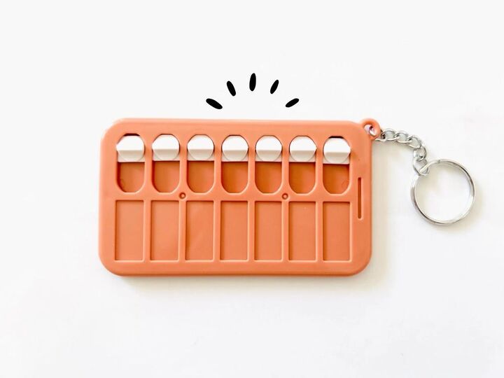 【セリア】小さな穴が空いたキーホルダー?→「忘れっぽい人」や「心配性の人」は必携アイテムですよ♪