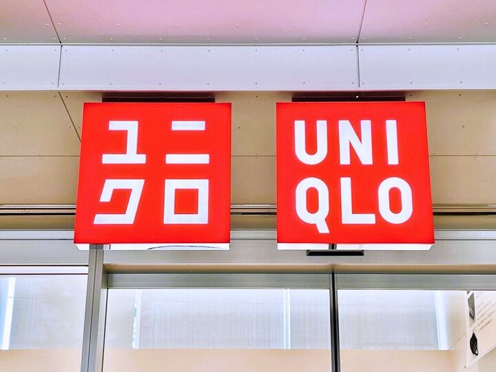 【ユニクロ】新色レッドが可愛すぎ!「メリノポロセーター」で40代にも似合う上品レトロコーデが完成♡