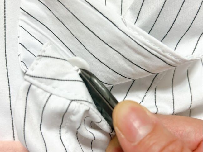 ③ボタンを外す