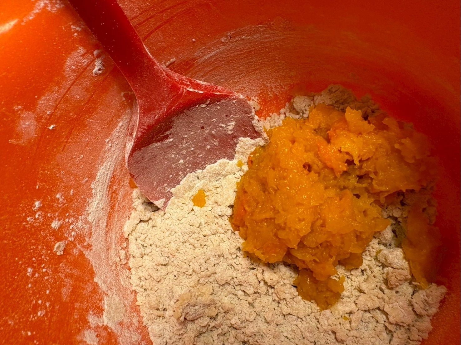 最後にカボチャを加えてさっくり混ぜます！