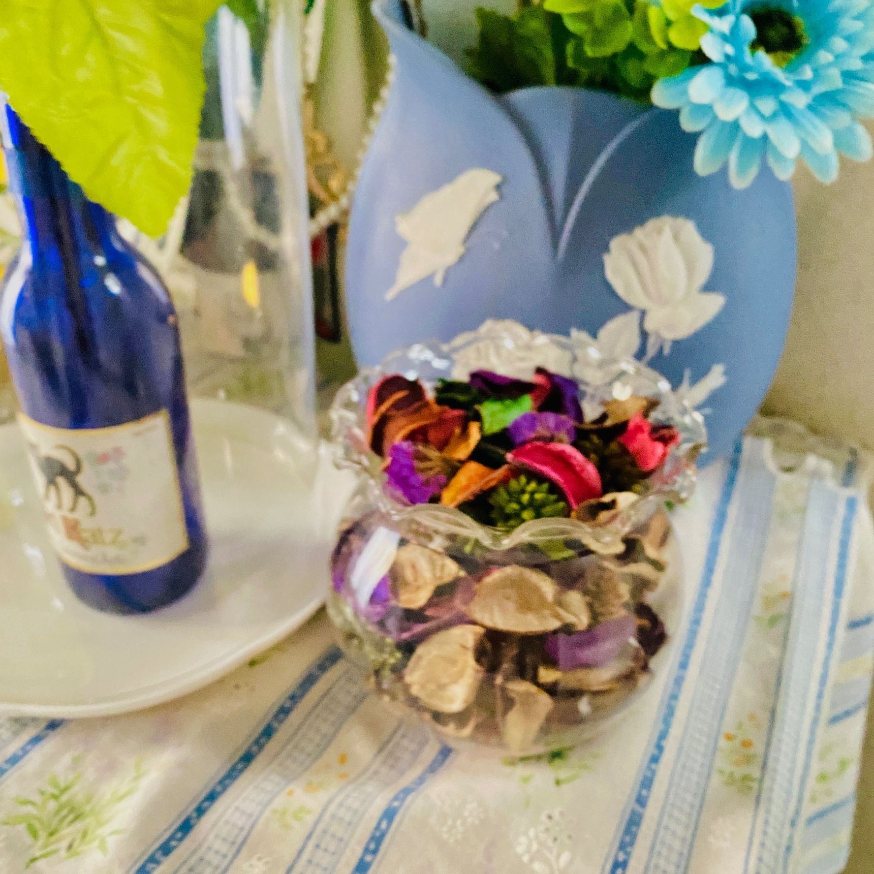 眠っている金魚鉢で、清々しい秋のポプリ