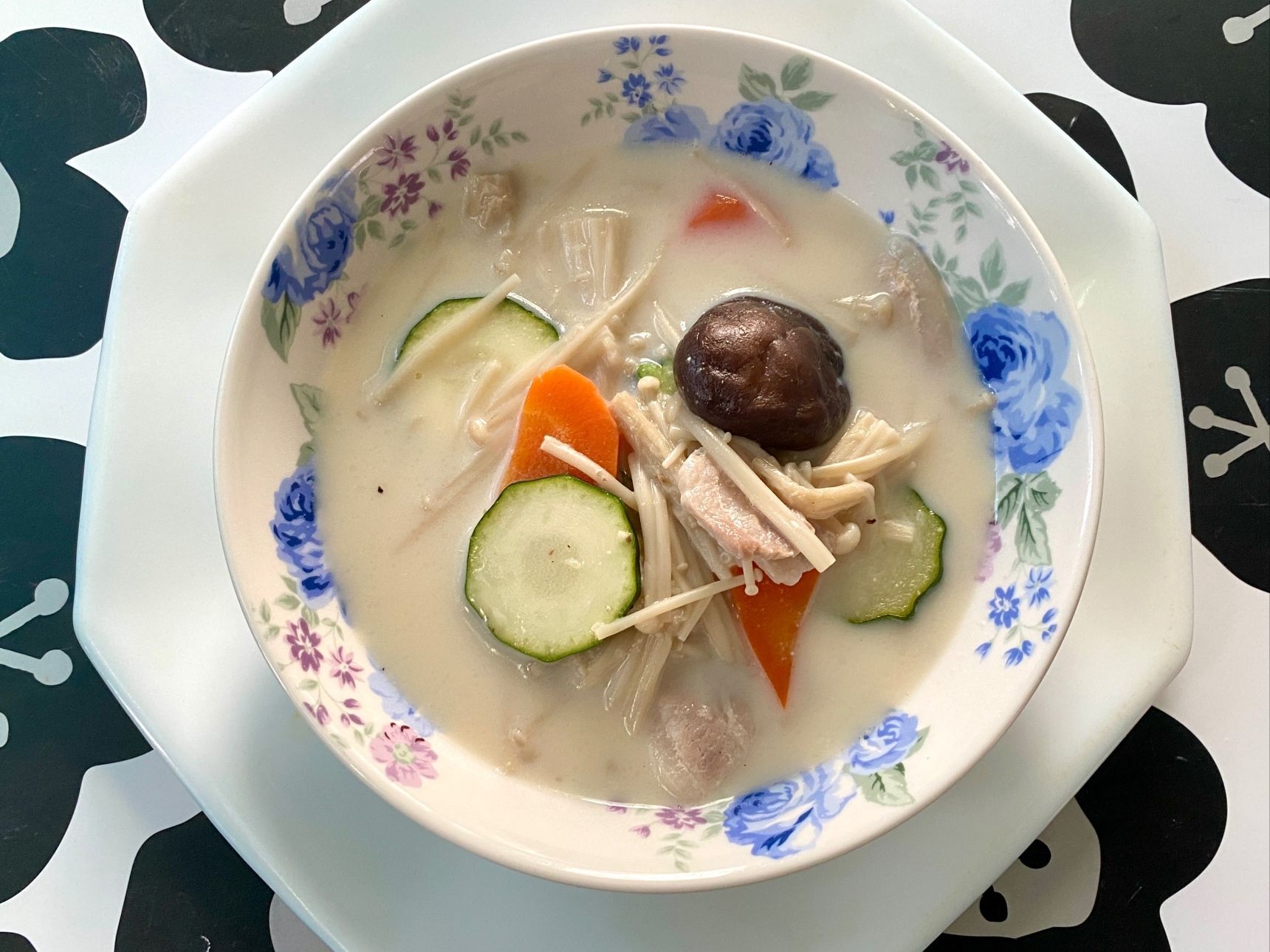 きのこで菌活！免疫力UP！「ミルク味噌スープ」で体もぽっかぽっか〜