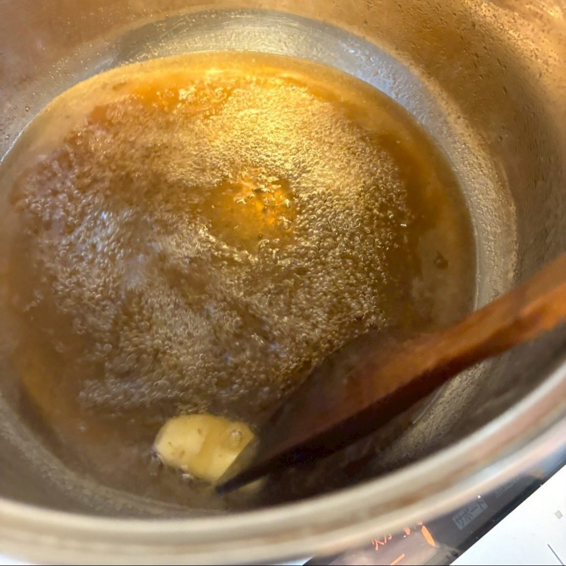 バターを加えます。