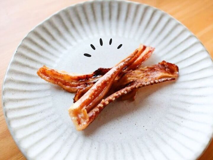 カチカチ過ぎて食べにくい…!「あたりめ」が驚くほどやわらかくなる裏ワザ。小さじ1杯加えるだけ♪