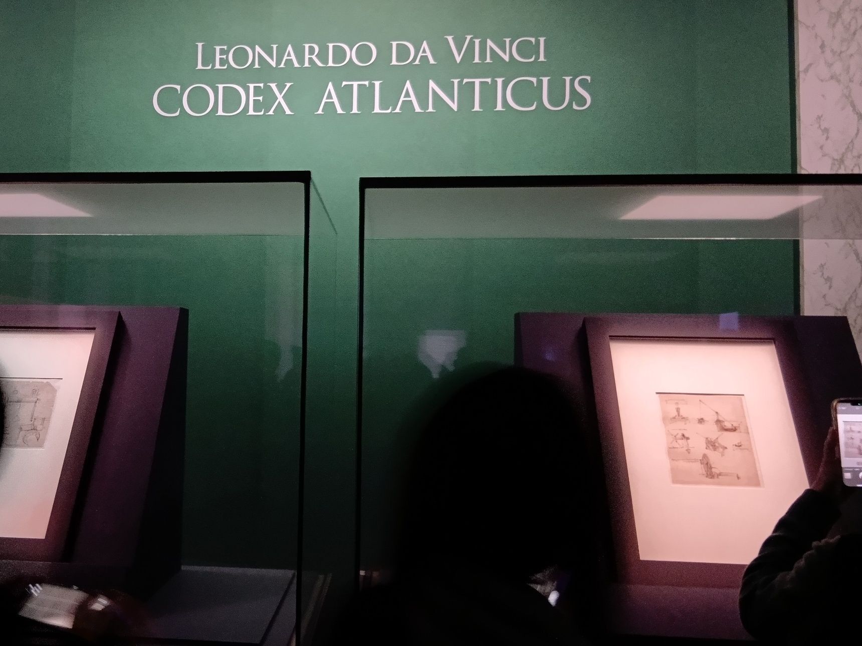 関西万博同様、皆さん、しばし並んでから写真撮影をします！