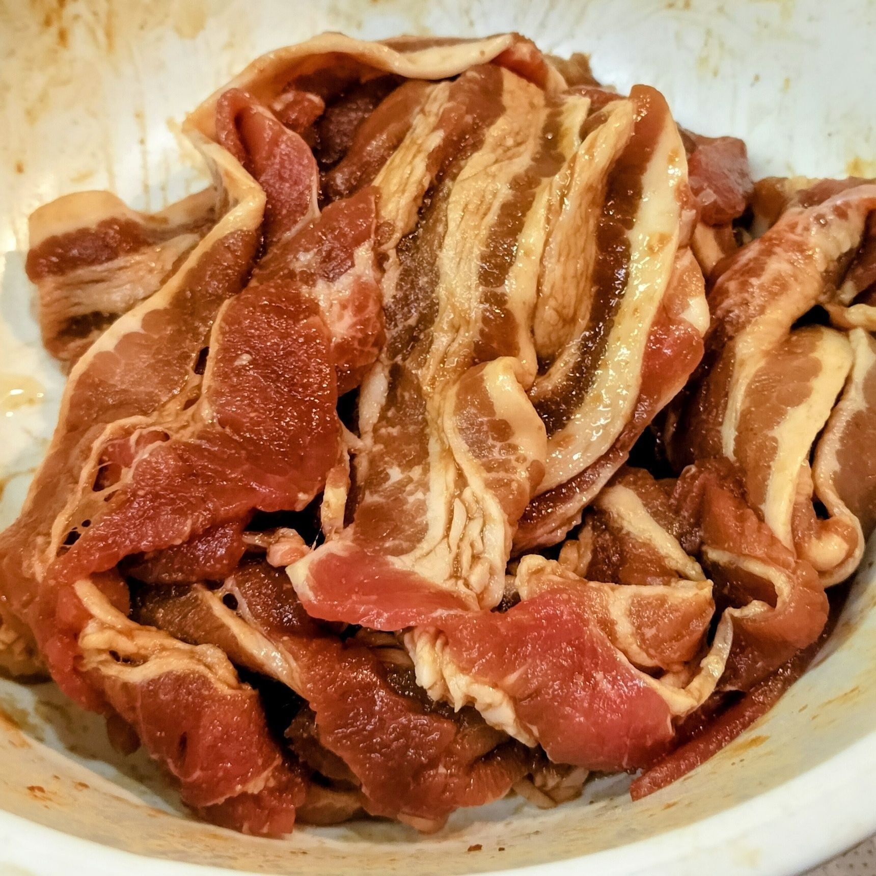 2、ボウルに、豚バラ肉を入れる→材料▲を加えて揉み込む→そのまま30分ほど放置（しっかり味をつける）