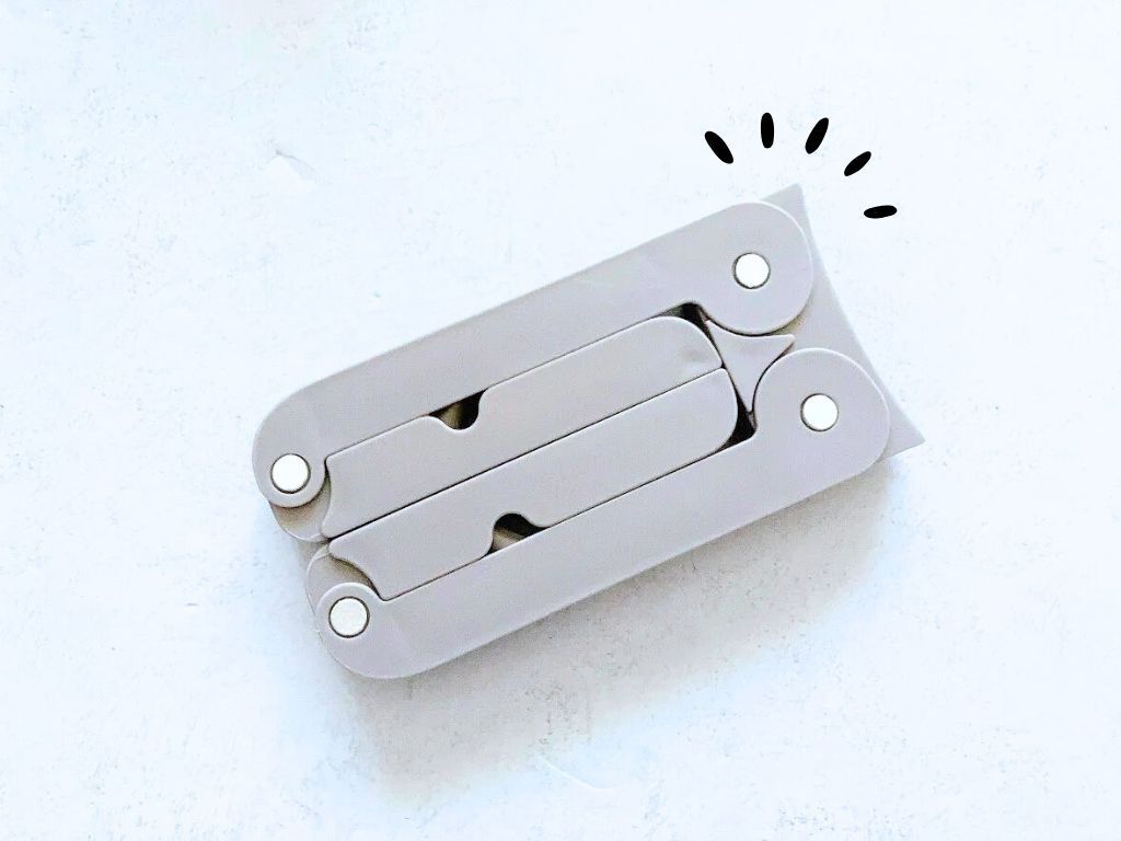 【ダイソー】ポケットサイズで超便利♡お出かけ時に携帯必須の『四角いアイテム』の正体は？