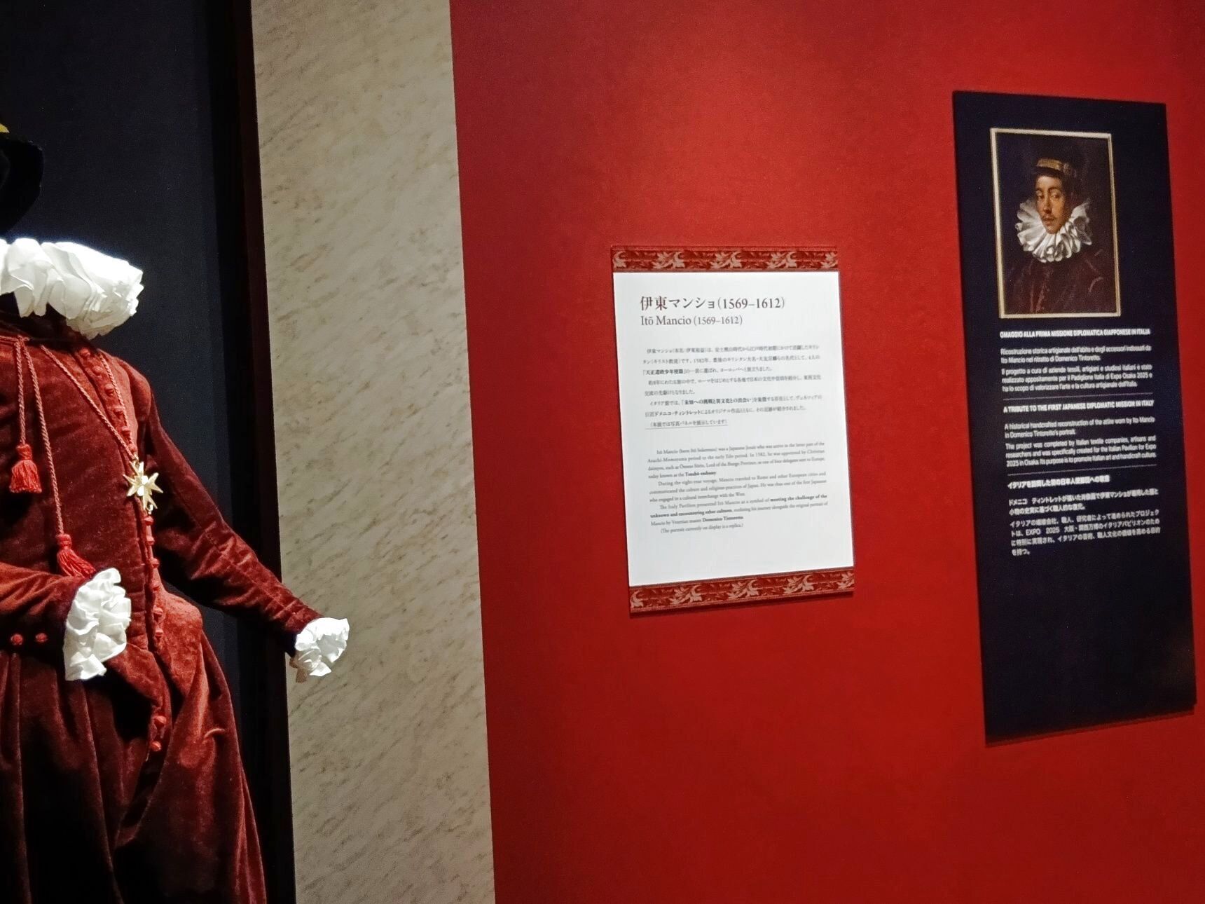 「正義の旗」と同じ部屋に、イタリア館で鑑賞した、見覚えのある肖像画の衣装が！