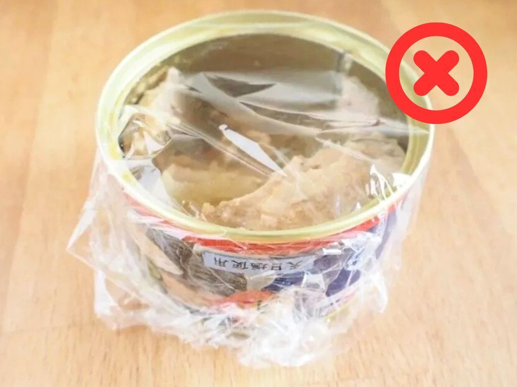 やっちゃってた…。缶にラップして冷蔵庫はNG！？開けた缶詰の正しい保存方法とは
