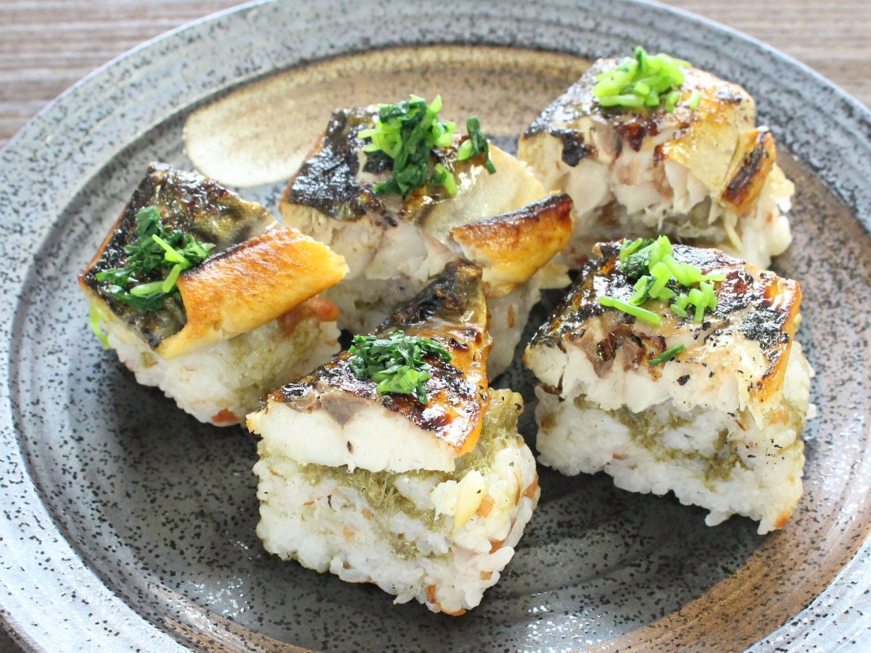 【旬のお魚×昆布】梅でさっぱり鯖の棒寿司風