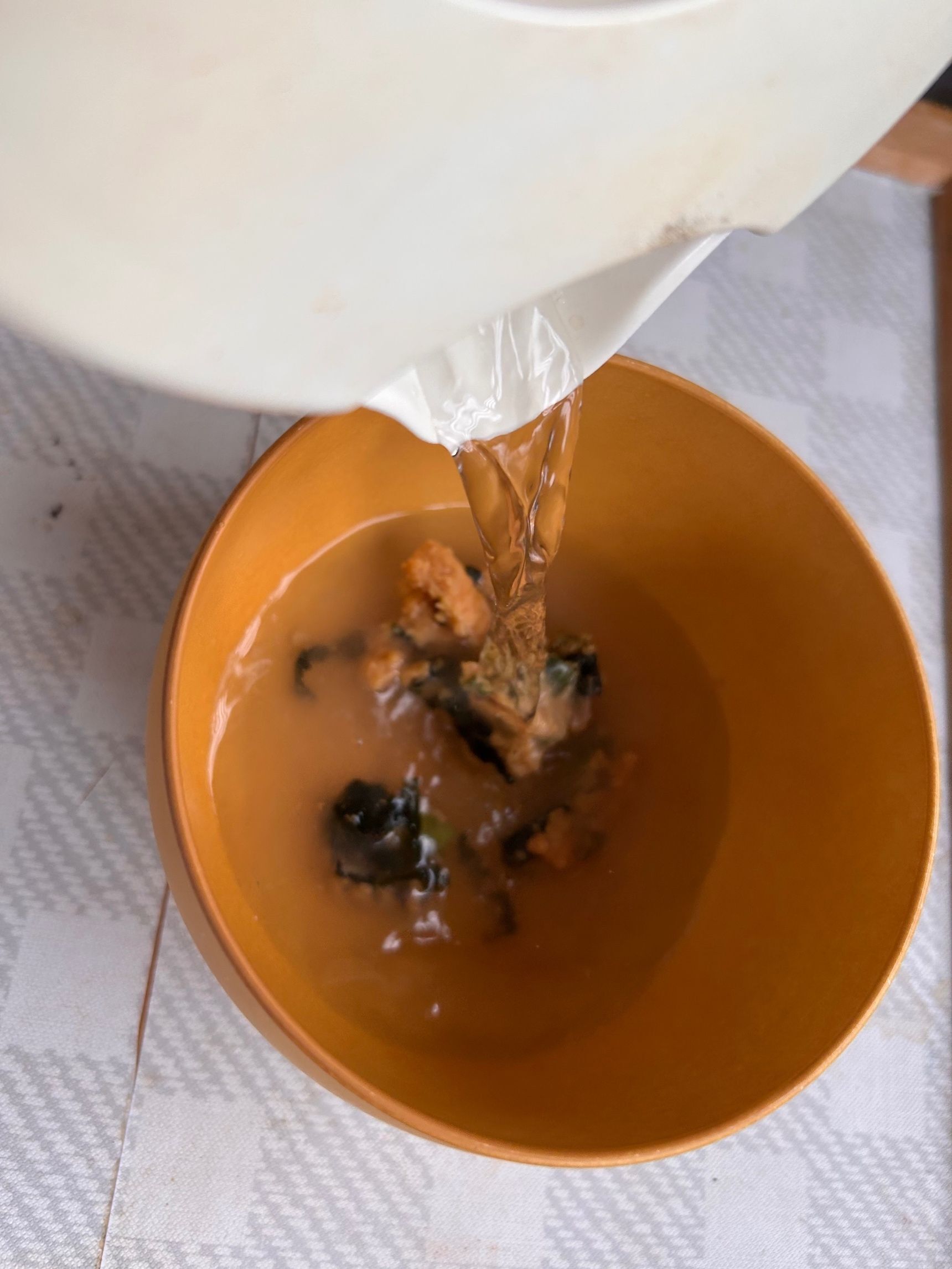 お湯を注ぐだけ