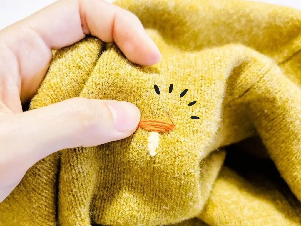 ニットにチクチクするだけで…かわいい「きのこ刺繍」ができちゃった♡フリーハンドで簡単にできますよ！