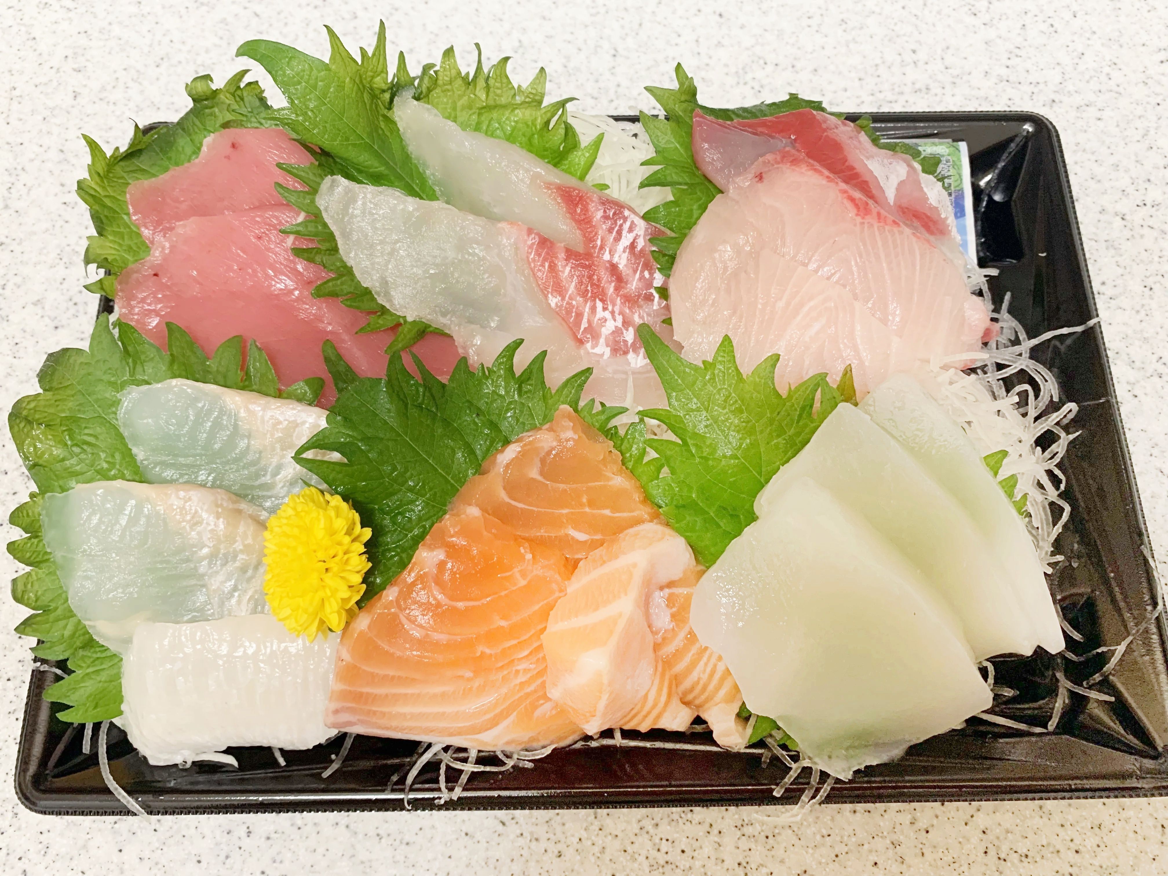 スーパーの『お刺身』食べるの待って！"プロ級"に仕上がる裏ワザを試してみた