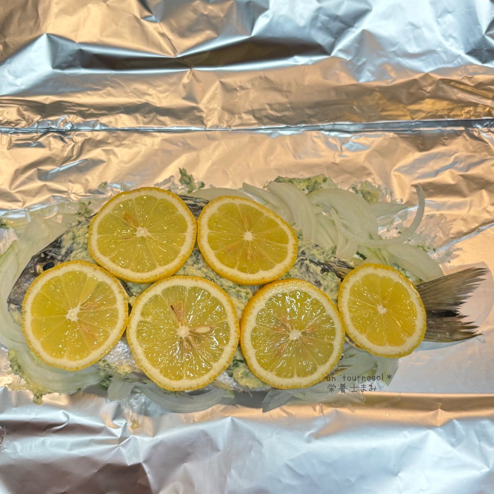 ④レモンをのせ、包み込む