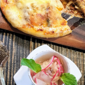 旨辛！濃厚チーズピザ！スモークトマトサーディン！コク旨さっぱりレディサラダピクルス！カルシウム補給！