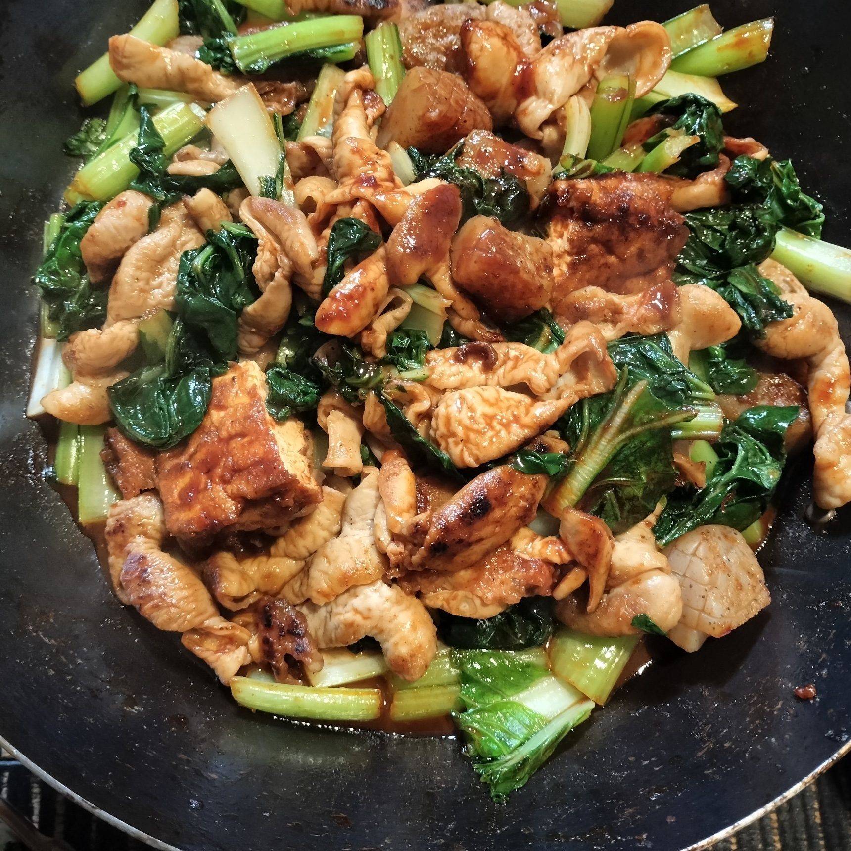 6、プルコギのタレを回し入れる→タレを全体に絡めながら、炒める