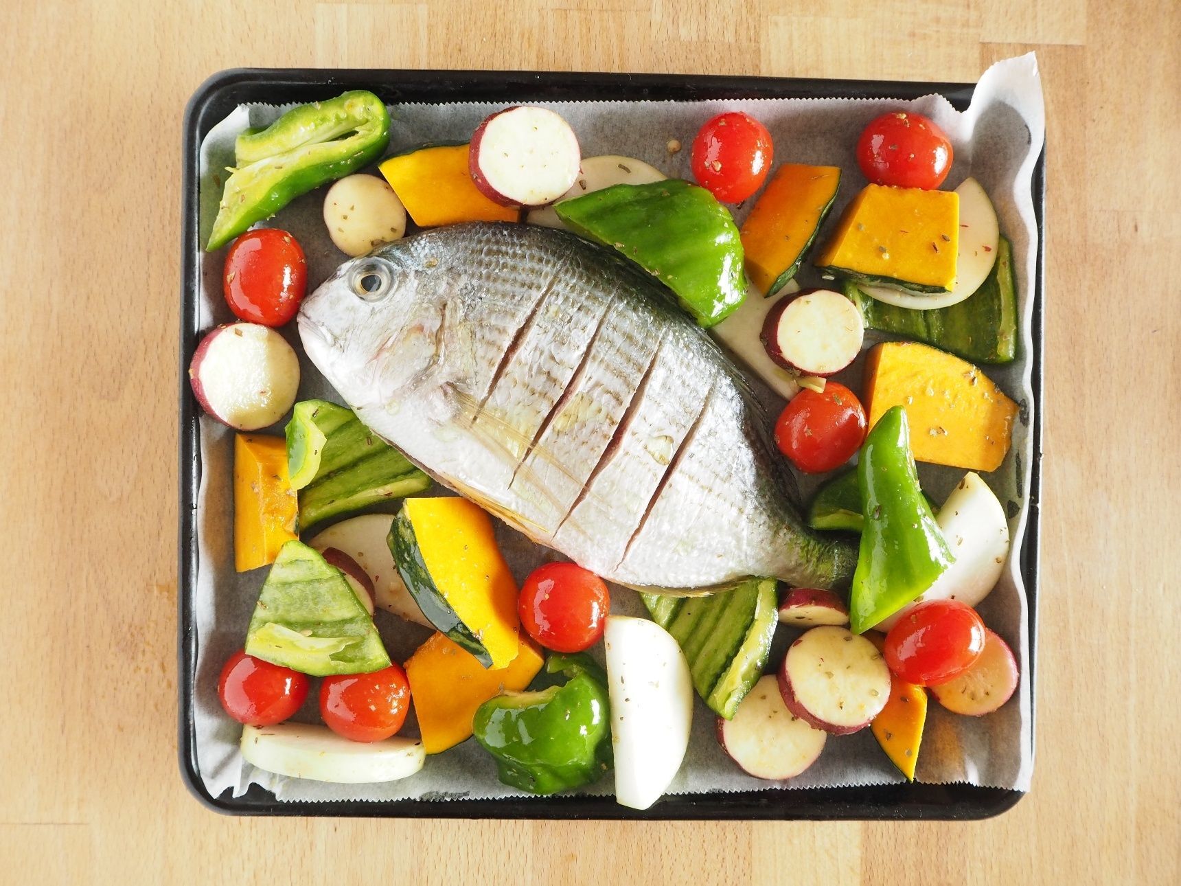 天板に並べて焼くだけ