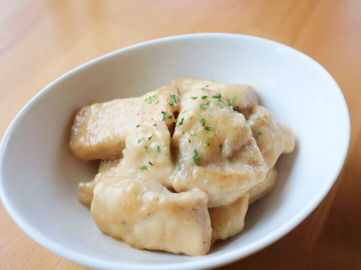 もうパサパサに戻れない!鶏むね肉が驚くほどしっとりする方法。〈幸せテクに注目!〉