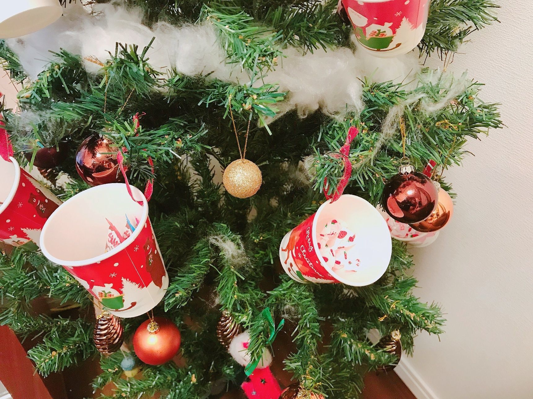 お菓子を入れてからツリーにかける